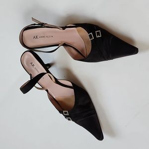 9 mob wife low heels Anne Klein black with rhinestone buckles Y2K